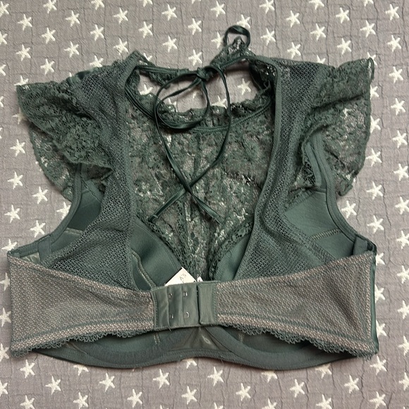 Victories Secret Christmas Bra - Picture 2 of 3